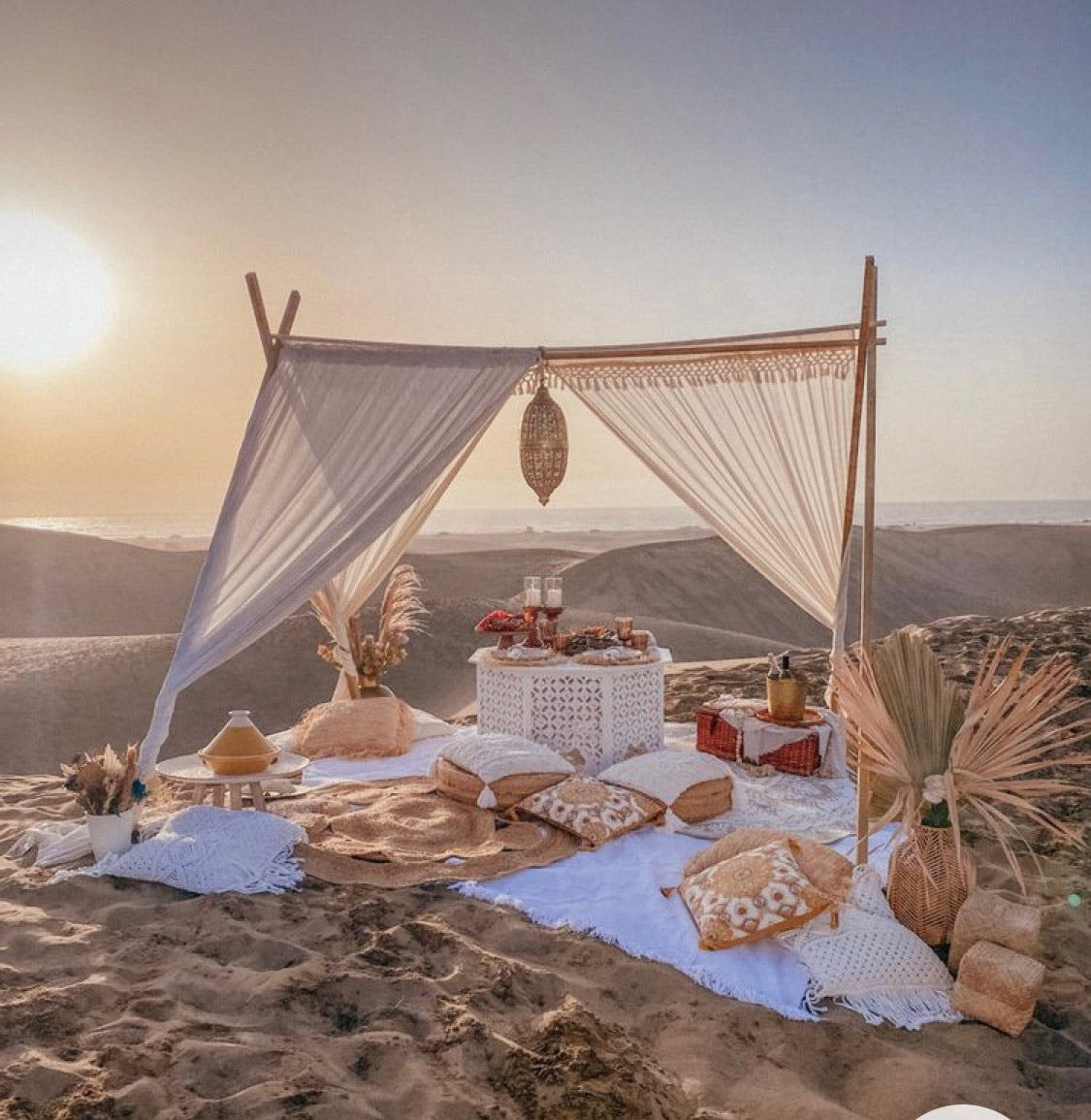 Romantic Beach Picnic in Dubai